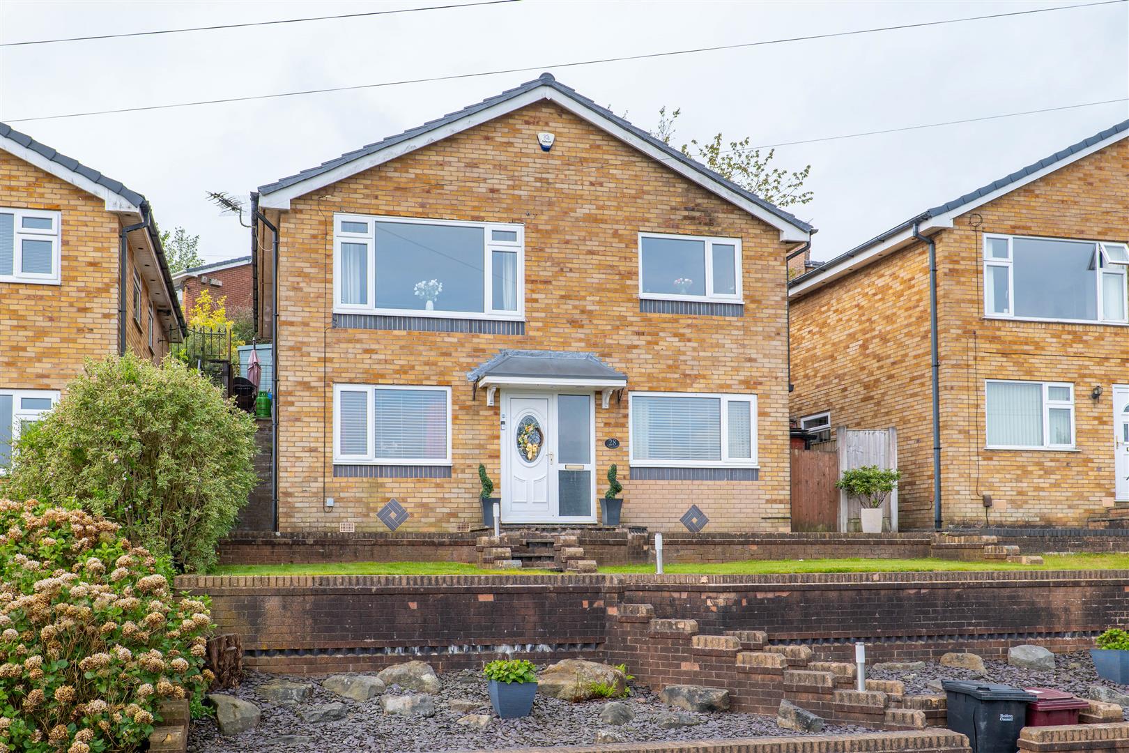 3 bed property in Fryent Close, Bolton